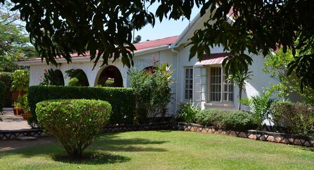 Voyage sur-mesure, Motel colonial à Entebbe